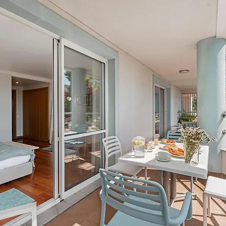 Grand I By An Island * פונשל