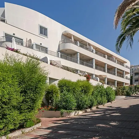 Grand I By An Island