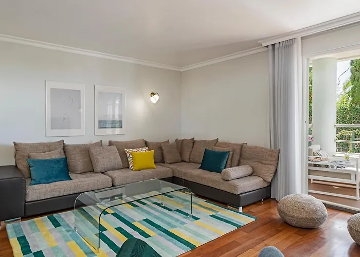 Grand I By An Island *