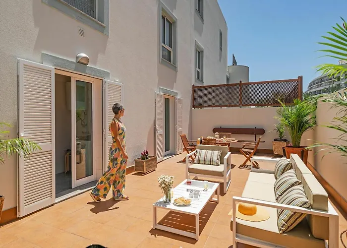 Grand I By An Island *